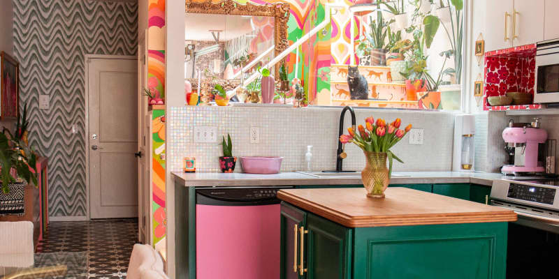 The “Incredibly Gorgeous” $11 Vase That Doubles as Kitchen Decor
